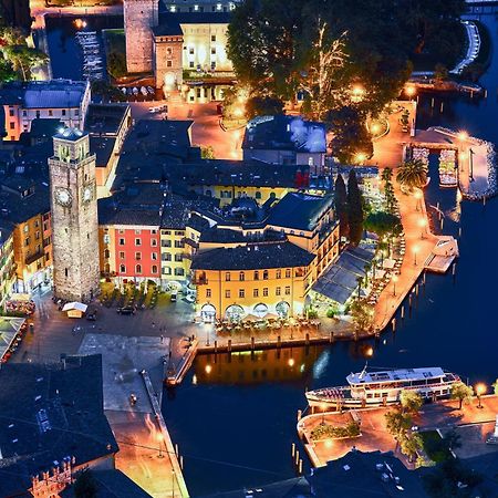 Appartamento Emma - Happy Rentals Riva del Garda Exterior photo